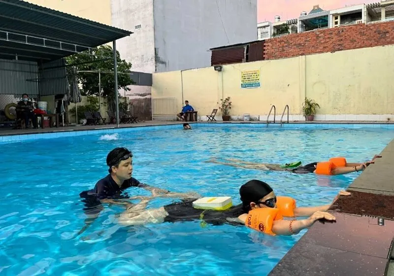 thở khi bơi ếch