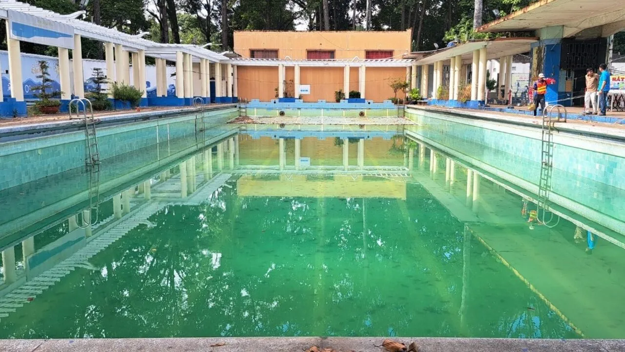 hồ bơi lao động