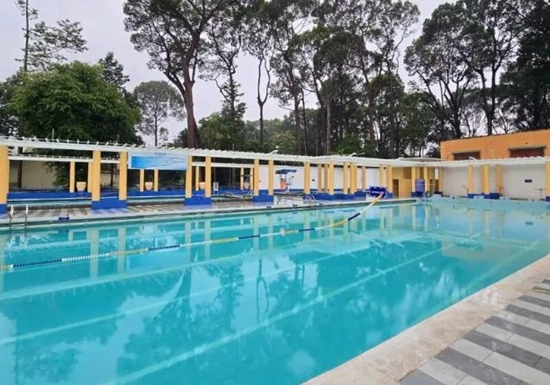 hồ bơi lao động