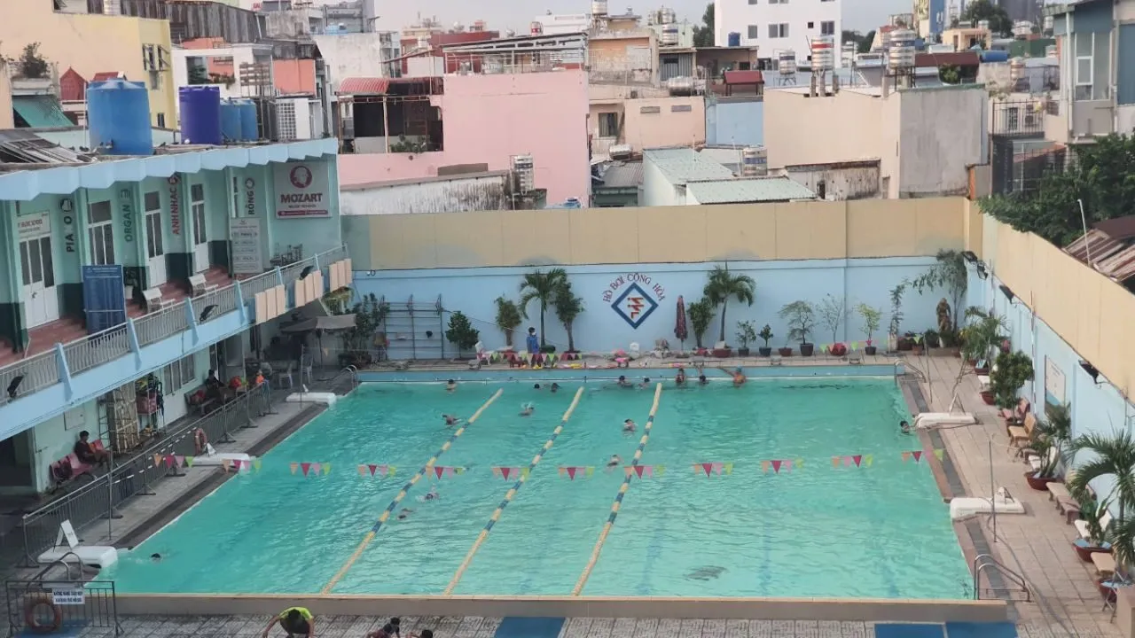 hồ bơi cộng hòa